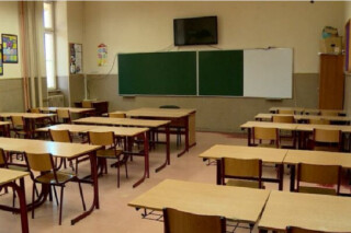 U većini škola učionice danas prazne